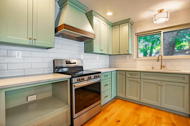 $1,348,000 | 1013 Lake Drive, Niceville, FL 32578