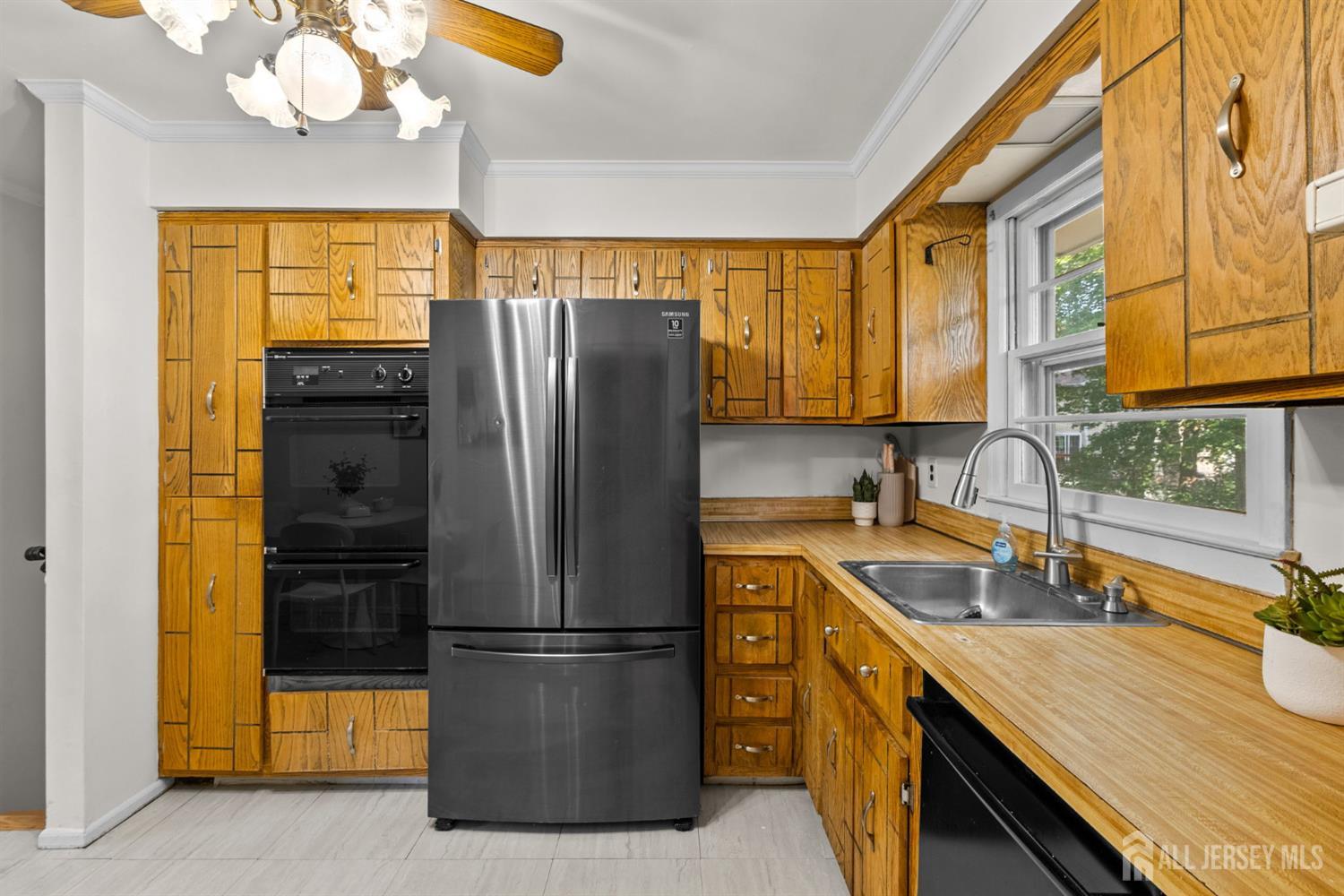 17 Meredith Road Edison, NJ 08817 - Photo 12 of 37