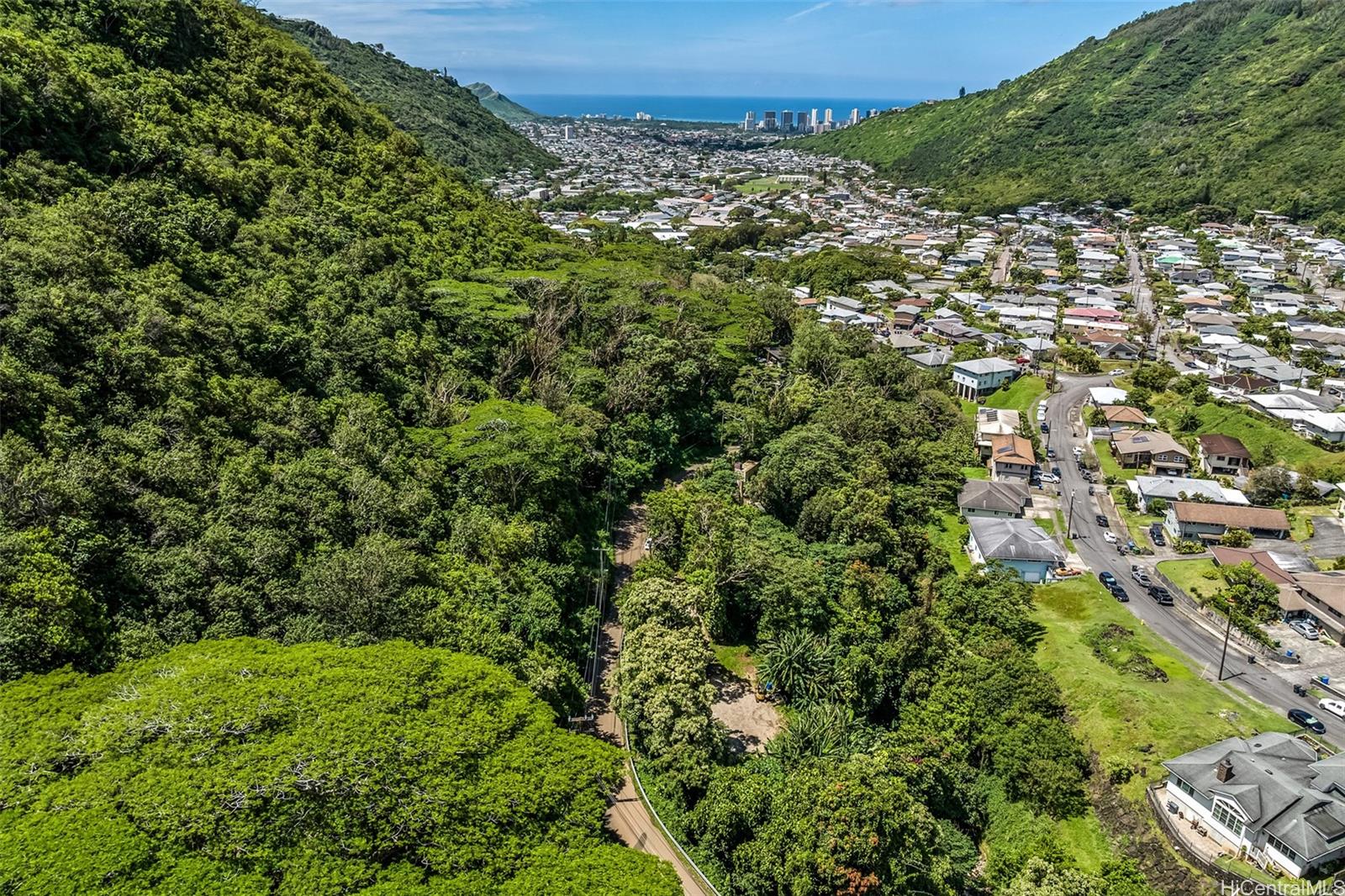 2640 Lai Road, Unit E Honolulu, HI 96816 - Photo 19 of 25 a view of a green field
