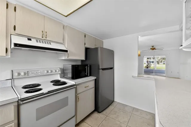 $149,900 | 2560 Golf Course Drive, Unit 507, Sarasota, FL 34234