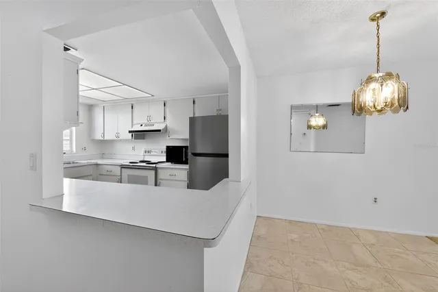 $149,900 | 2560 Golf Course Drive, Unit 507, Sarasota, FL 34234