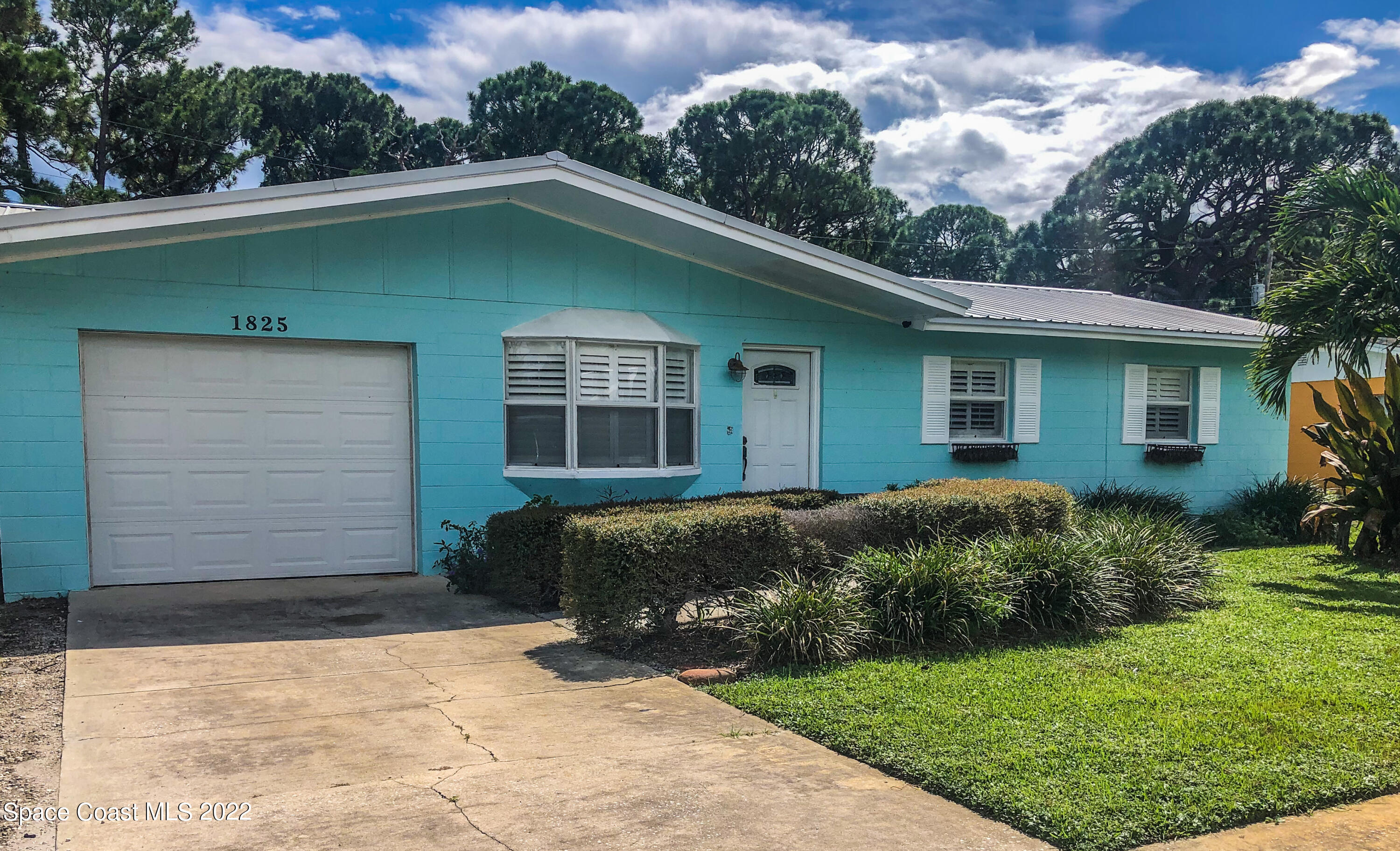 1825 Vía Roma Merritt Island, FL 32952 - Photo 1 of 19 20220917_190248784_iOS