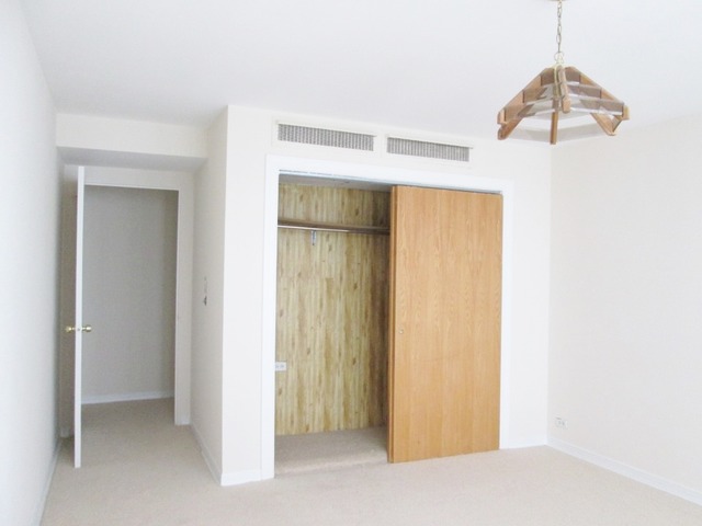 5801 North Sheridan Road, Unit 12E Chicago, IL 60660 - Photo 14 of 18