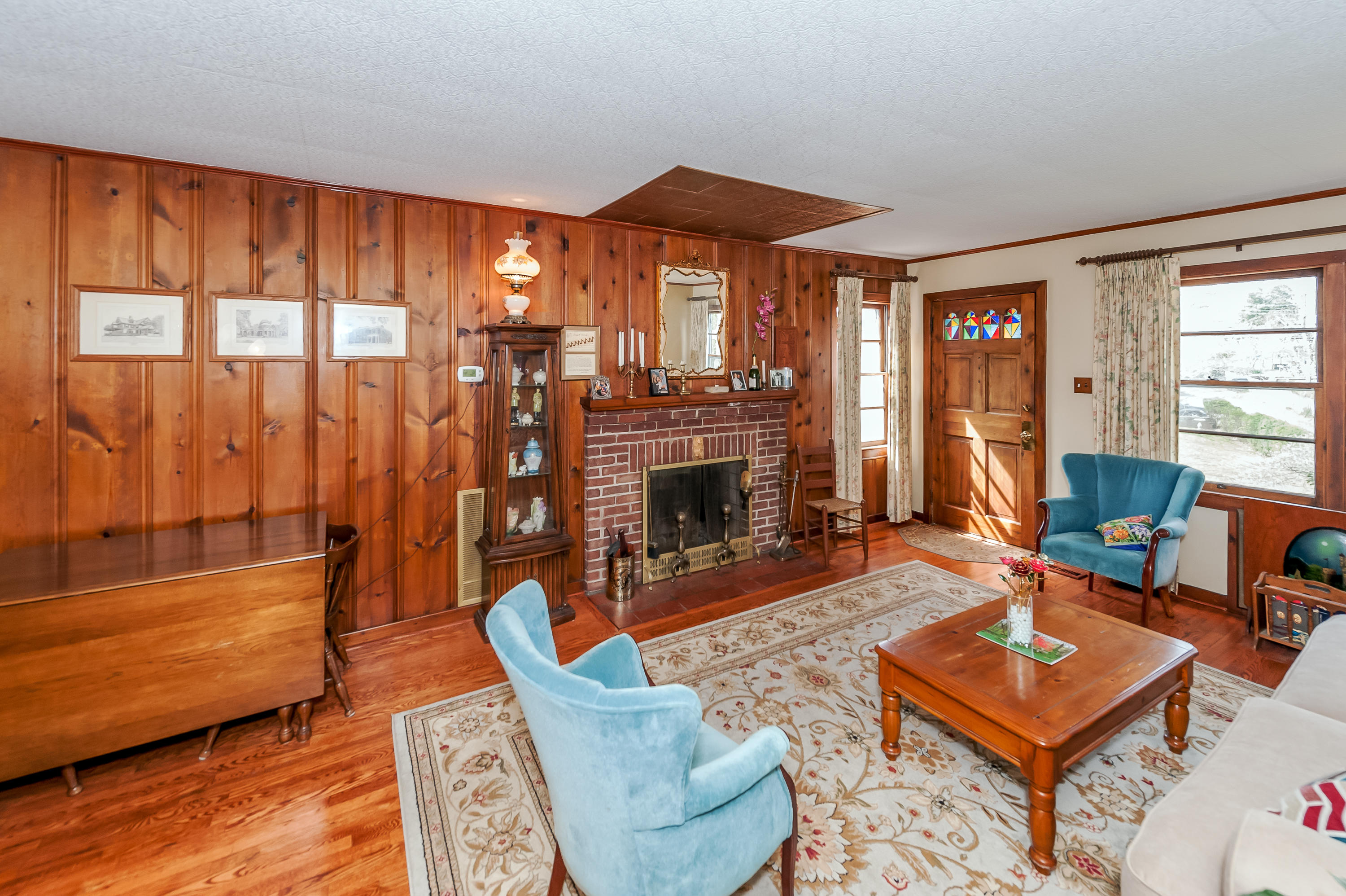 2454 Kennington Road Knoxville, TN 37917 - Photo 3 of 24 Living Room