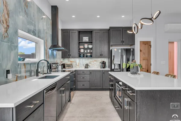 $555,000 | 717 Beatnik Court, Lawrence, KS 66044