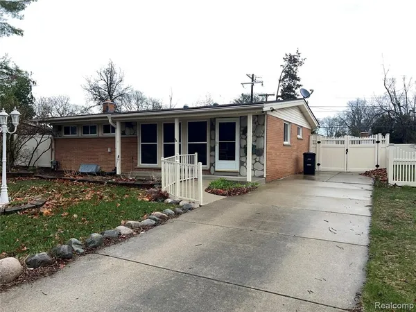 $2,000 | 32028 Maine Street, Livonia, MI 48150