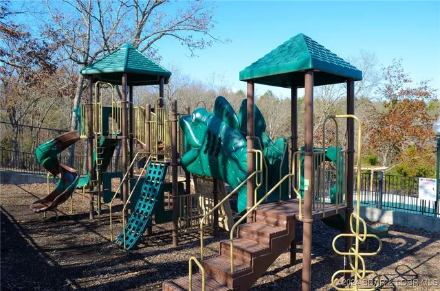 $4,950 | Lot 1016 Nassau Drive, Four Seasons, MO 65049