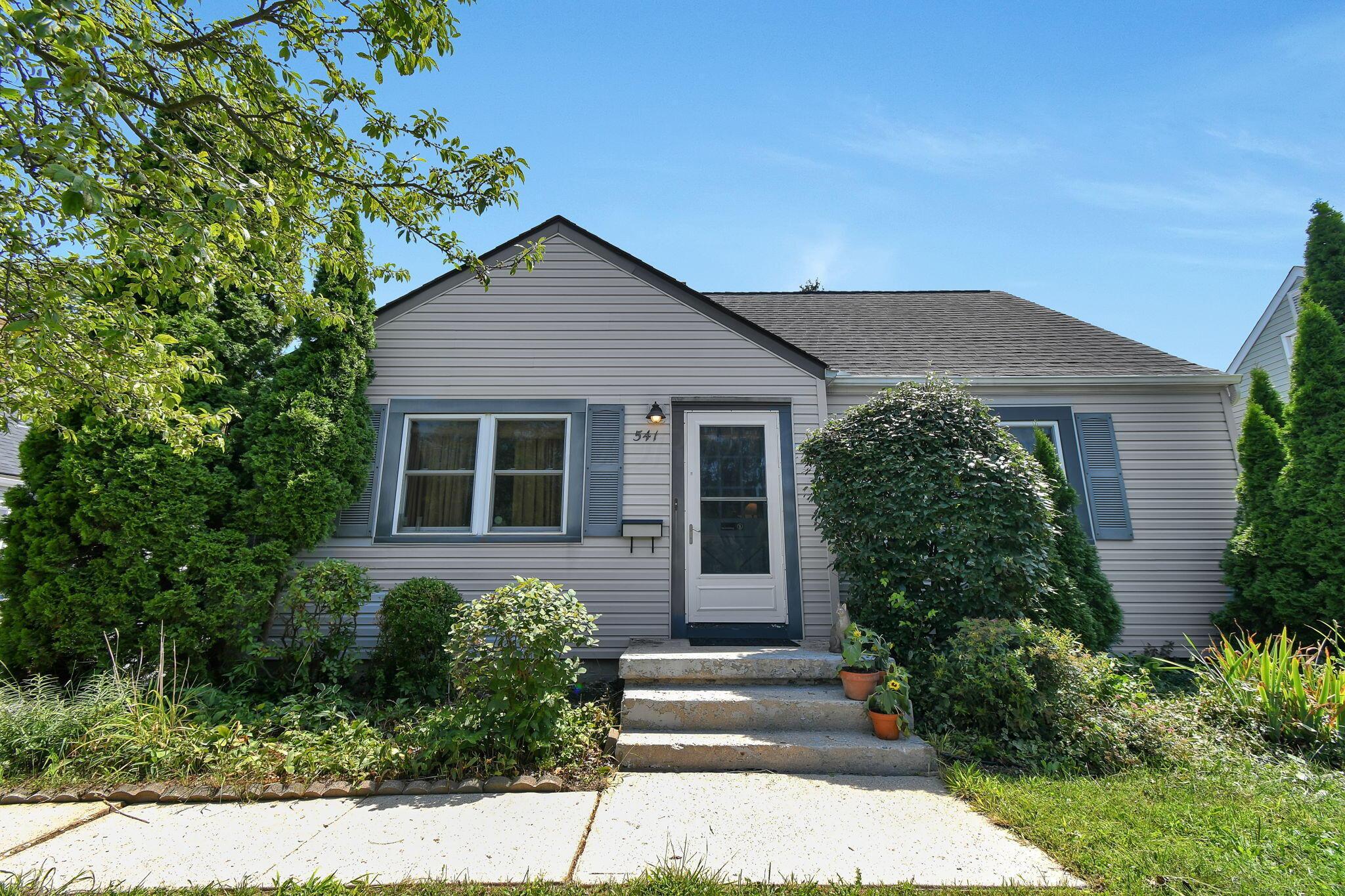541 Northridge Road Columbus, OH 43214 - Photo 2 of 40 Charming Clintonville Cape Cod