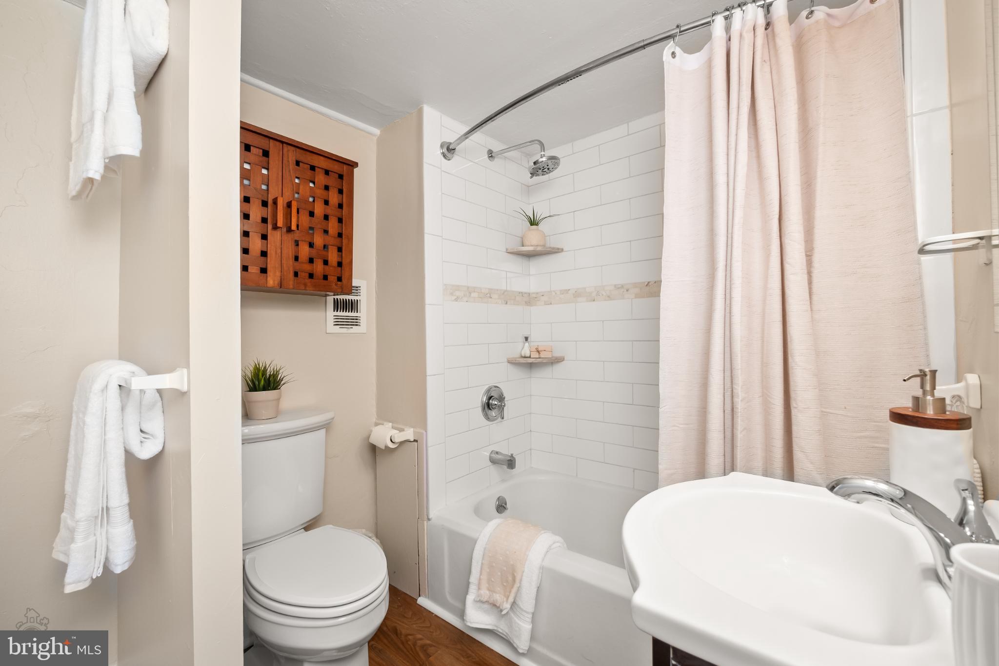 39 West Durham Street Philadelphia, PA 19119 - Photo 16 of 36 Charming bathroom with modern touches.