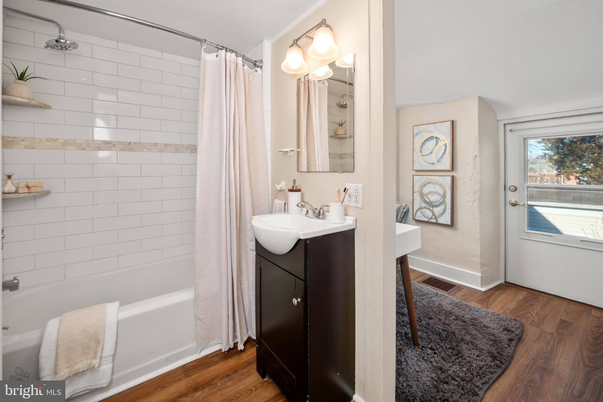 39 West Durham Street Philadelphia, PA 19119 - Photo 17 of 36 Bathroom