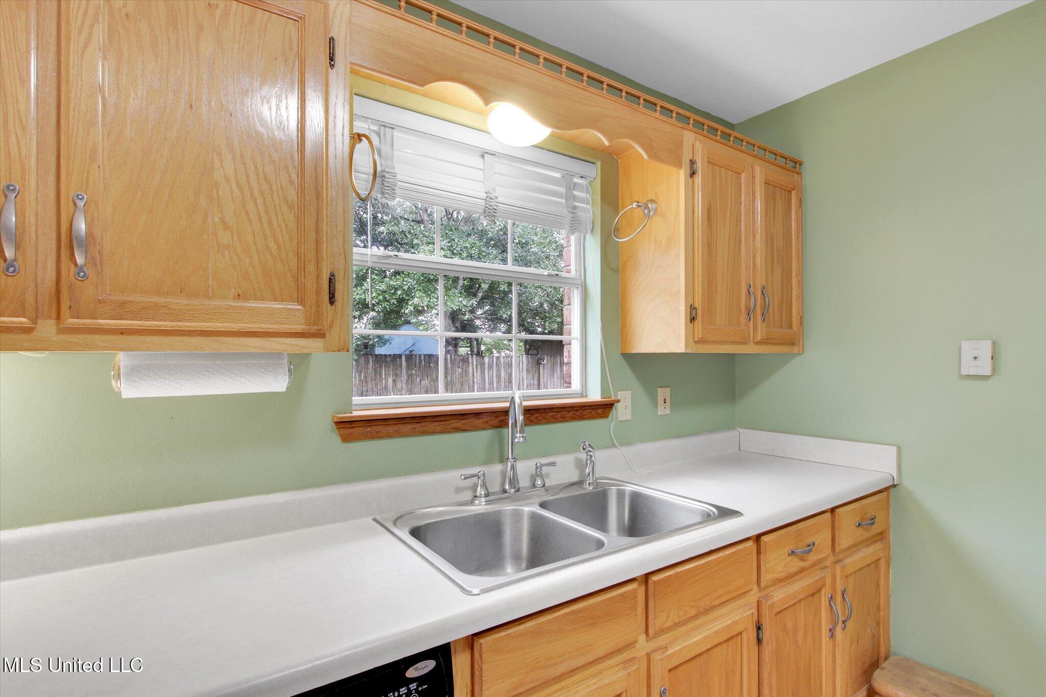 8809 Old Walnut Road Ocean Springs, MS 39564 - Photo 14 of 30 Kitchen #3