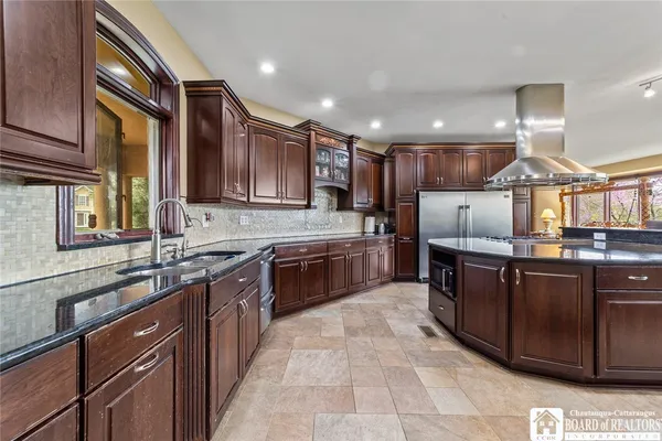 $874,900 | 9 Ryan Place, Pomfret, NY 14063