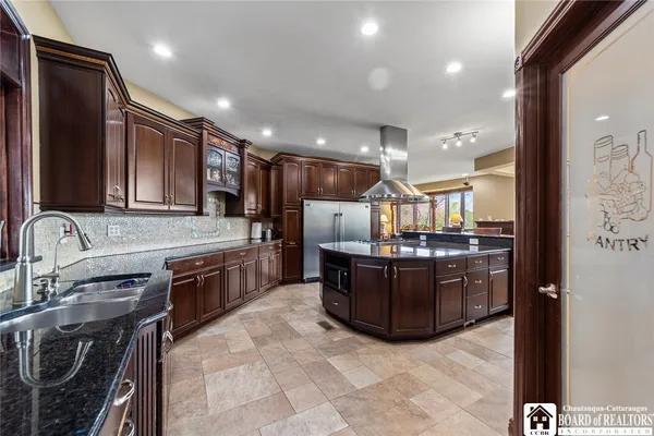 $874,900 | 9 Ryan Place, Pomfret, NY 14063