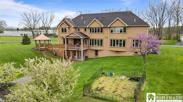 $874,900 | 9 Ryan Place, Pomfret, NY 14063