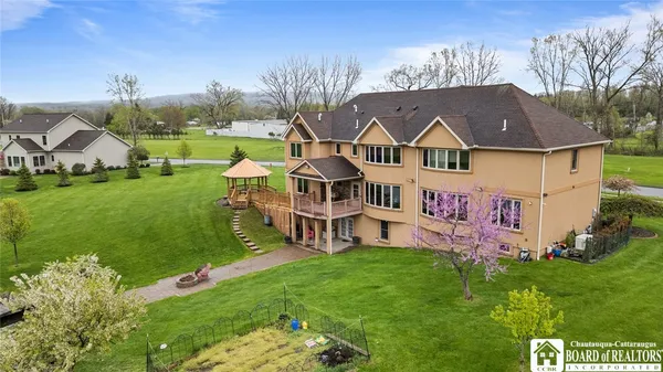 $874,900 | 9 Ryan Place, Pomfret, NY 14063