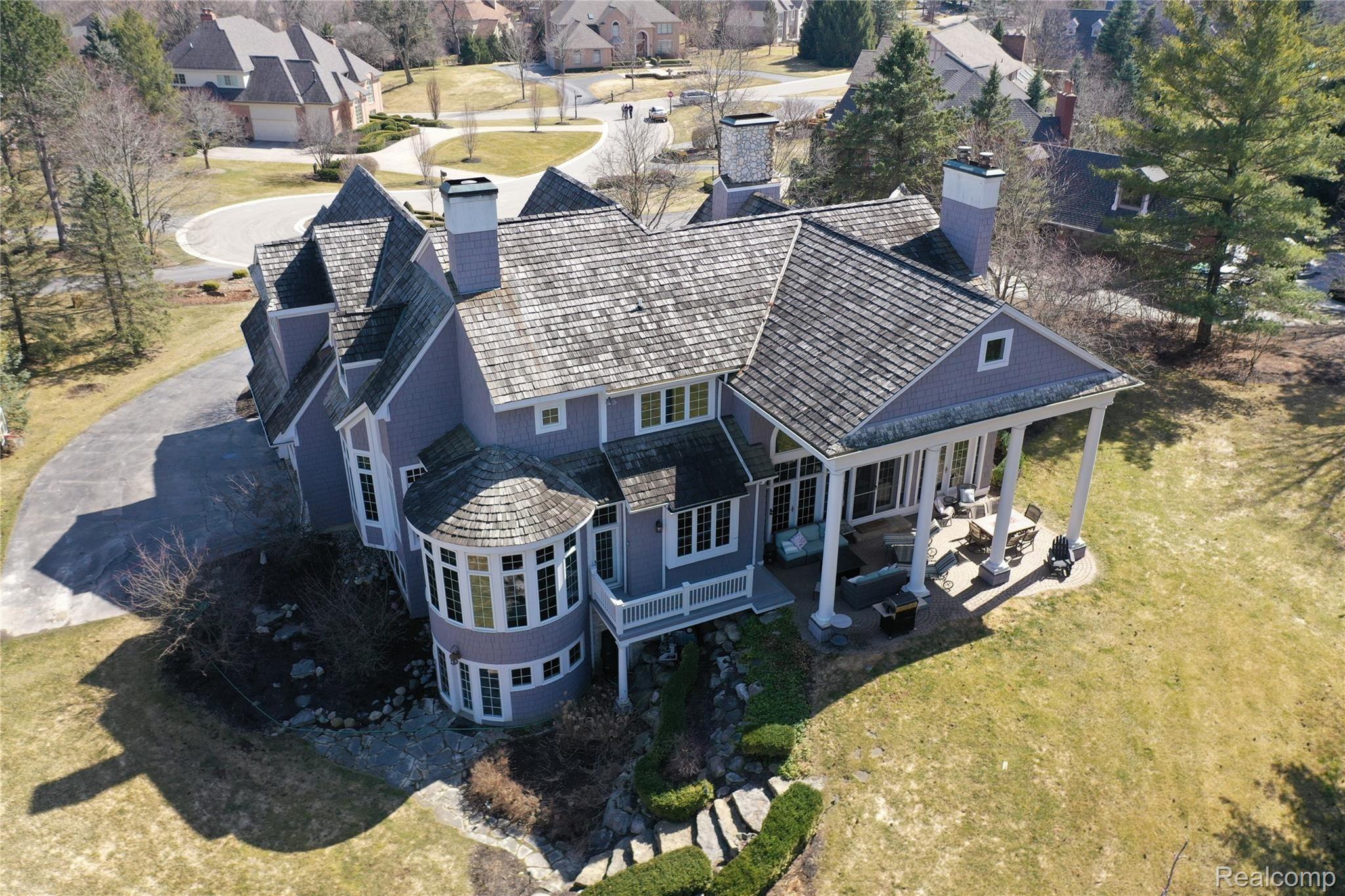 1472 Highpoint Court Rochester, MI 48306 - Photo 4 of 44 1472 B SP 8 high with 3 stooges.JPG