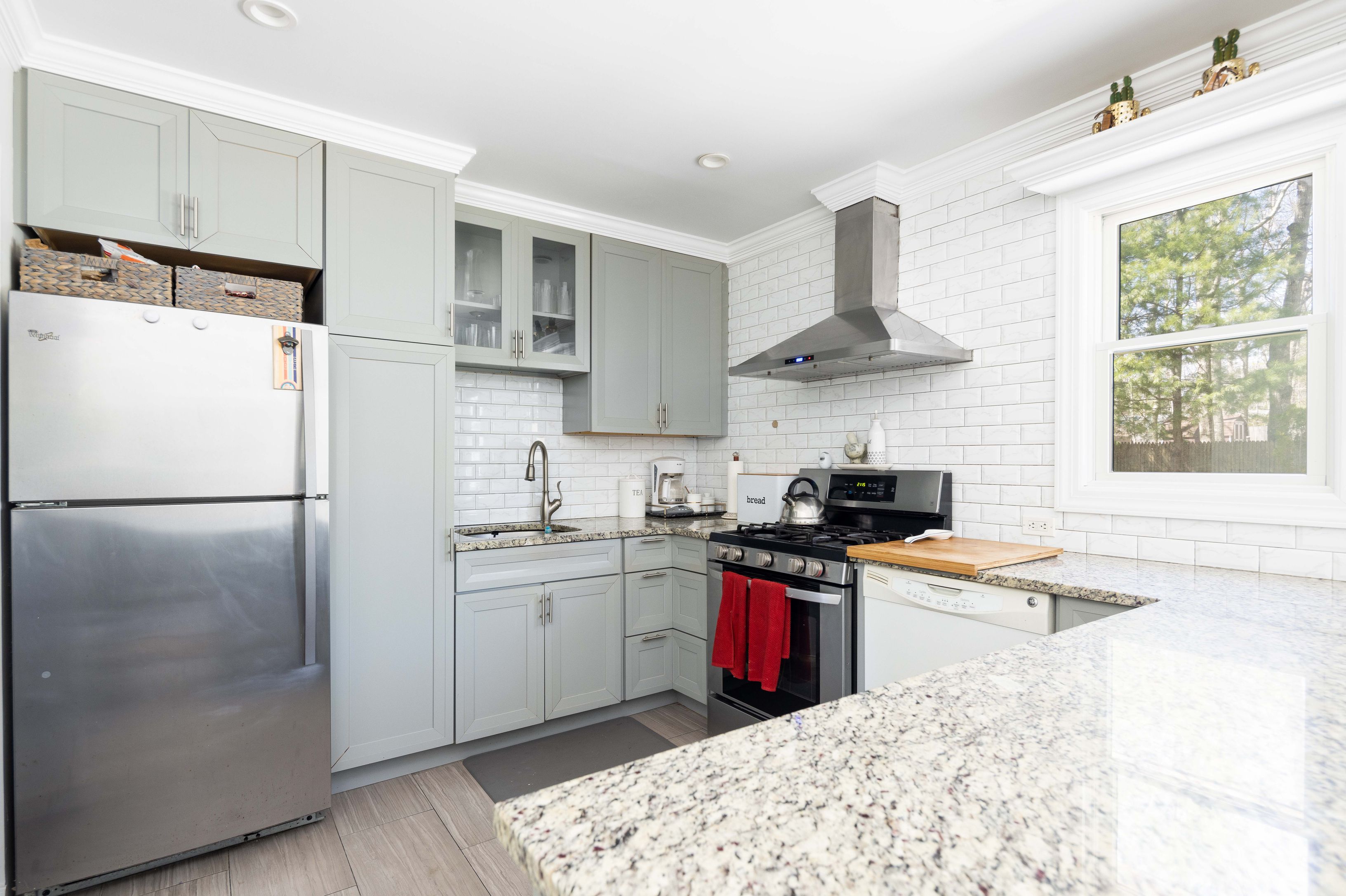 41 Clinton Street East Hampton, NY 11937 - Photo 12 of 17