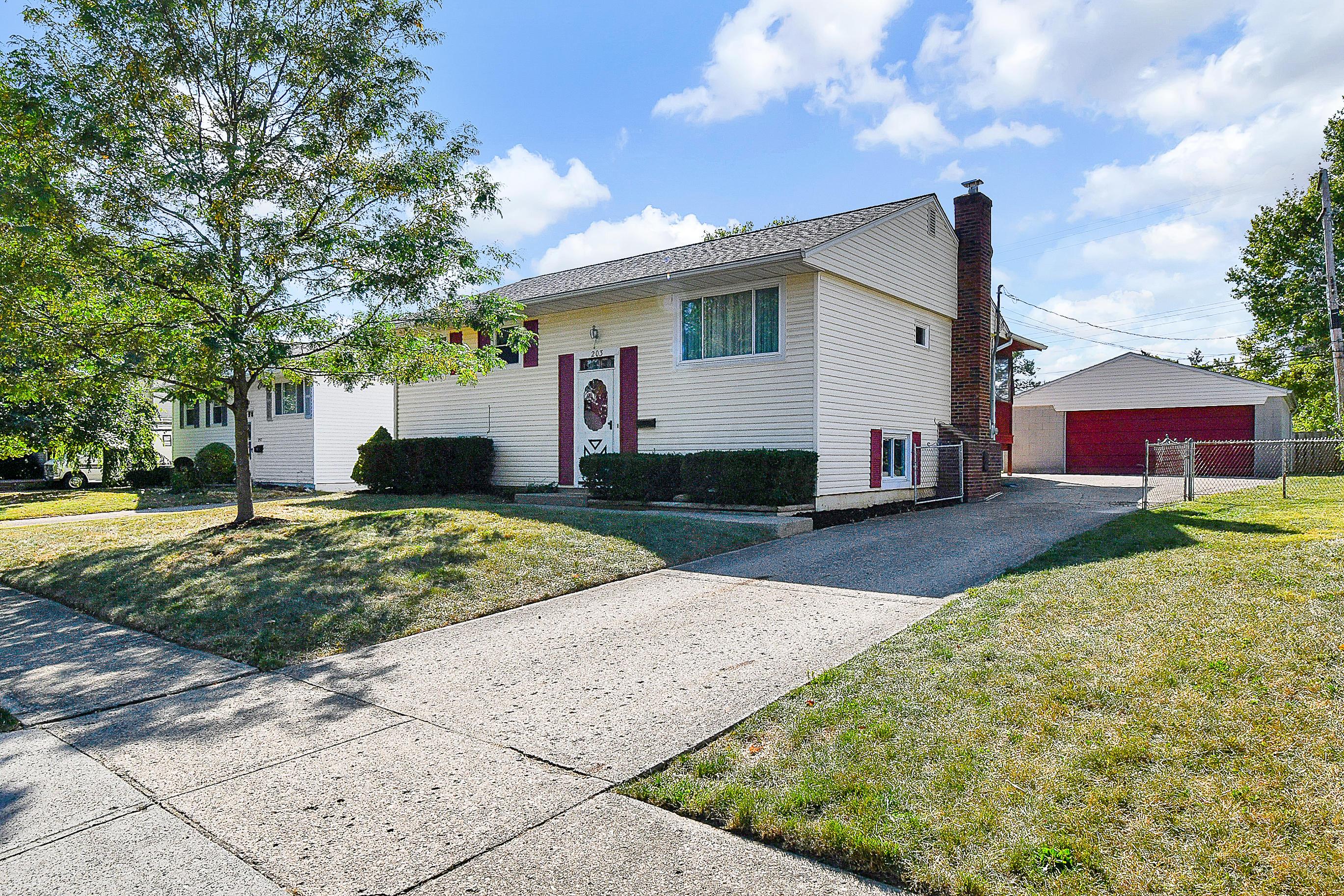 203 Lincolnshire Road Columbus, OH 43230 - Photo 1 of 35