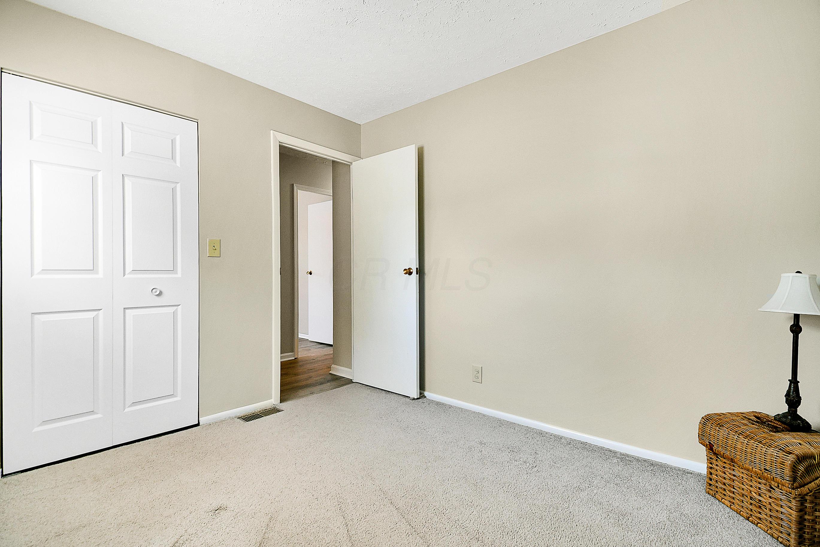 203 Lincolnshire Road Columbus, OH 43230 - Photo 15 of 35