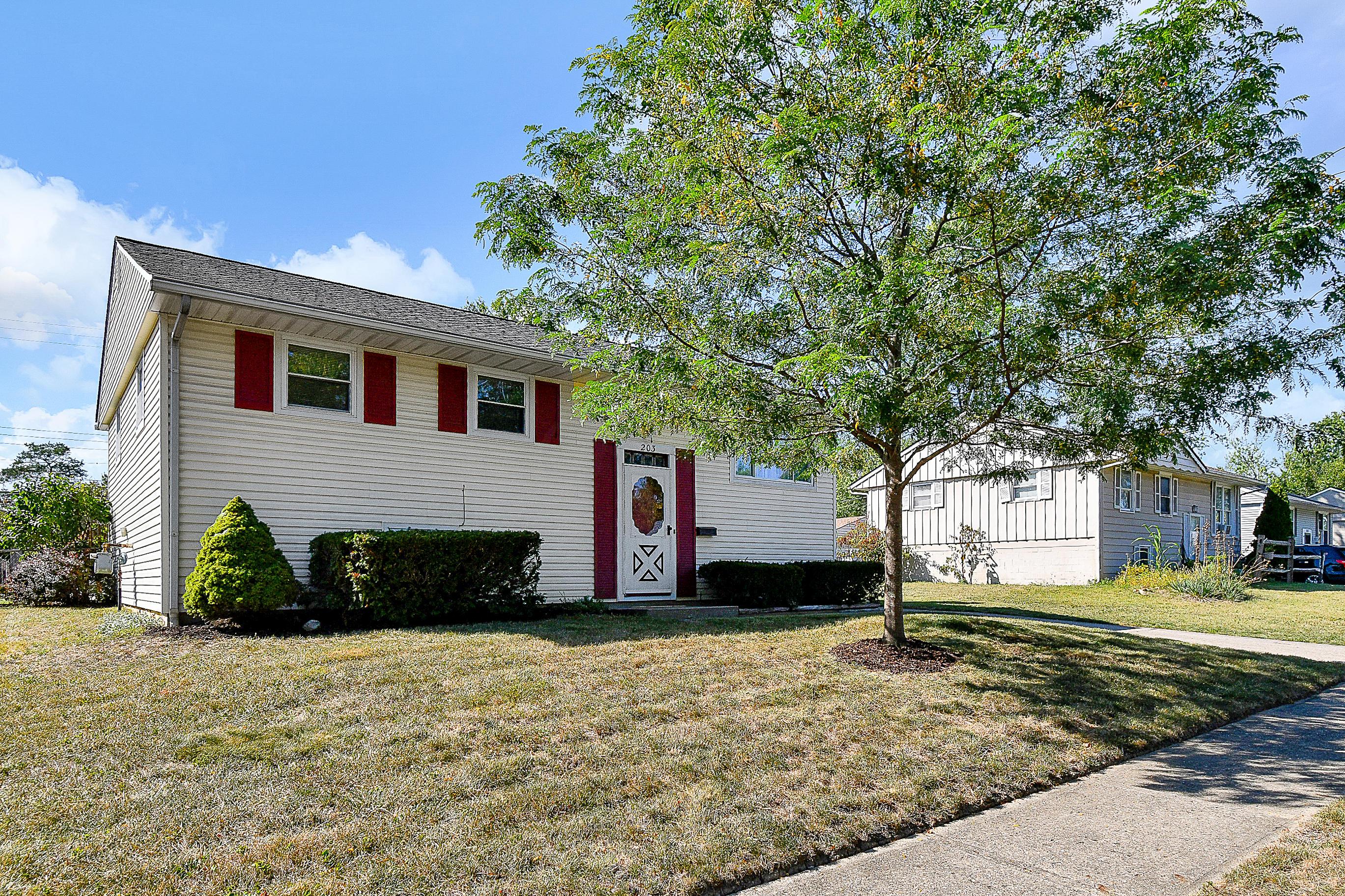203 Lincolnshire Road Columbus, OH 43230 - Photo 2 of 35