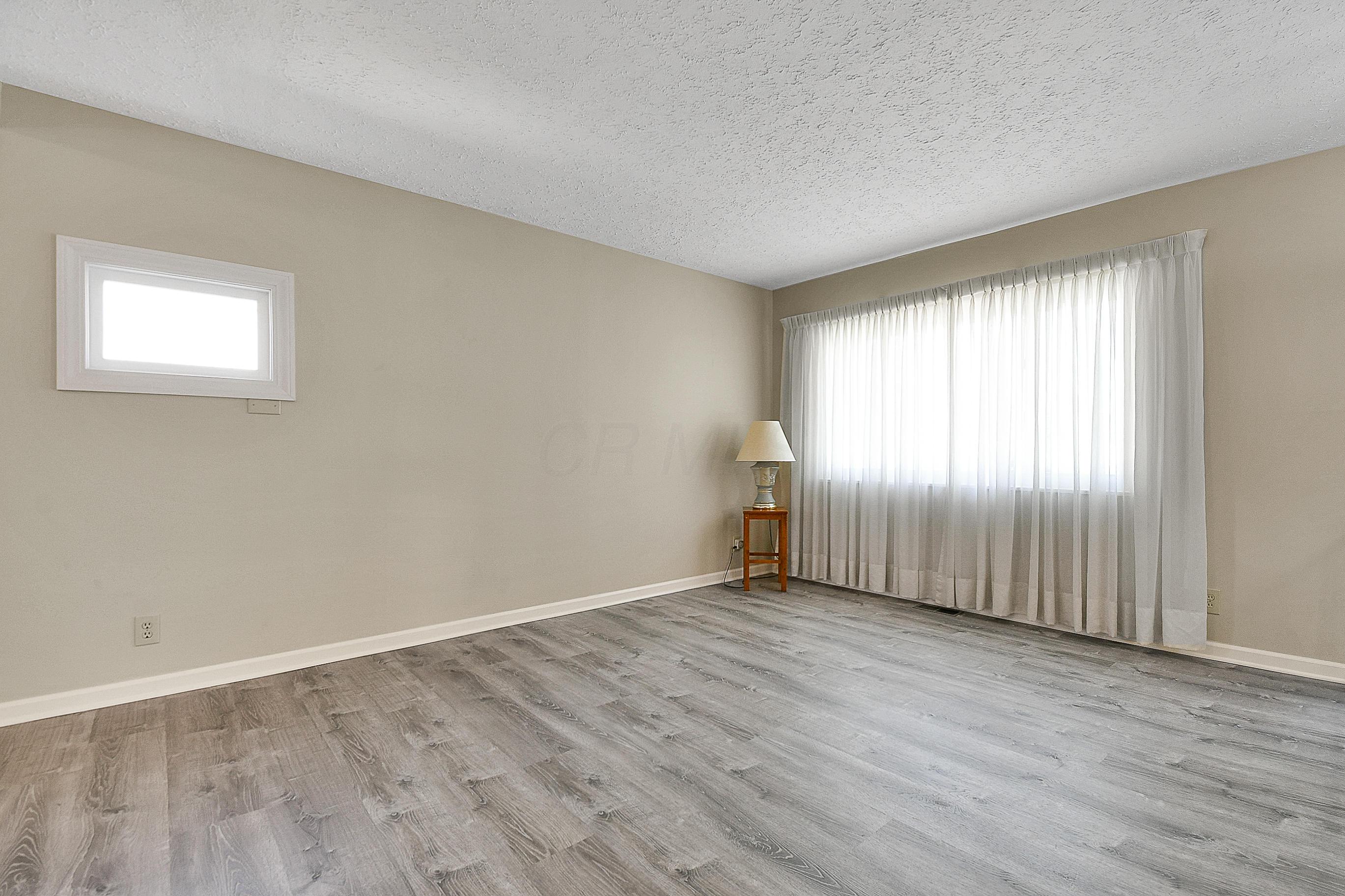 203 Lincolnshire Road Columbus, OH 43230 - Photo 4 of 35
