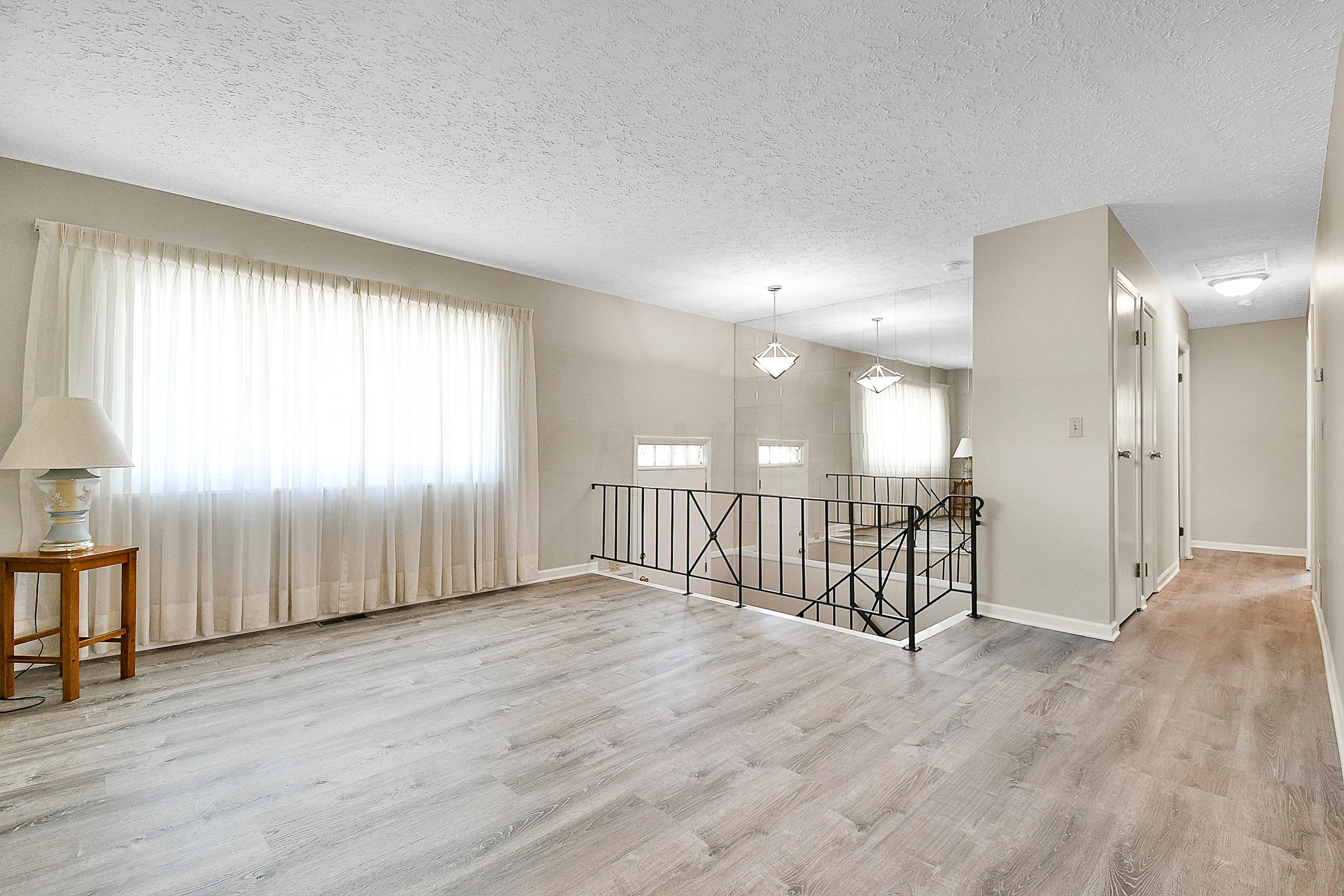 203 Lincolnshire Road Columbus, OH 43230 - Photo 5 of 35