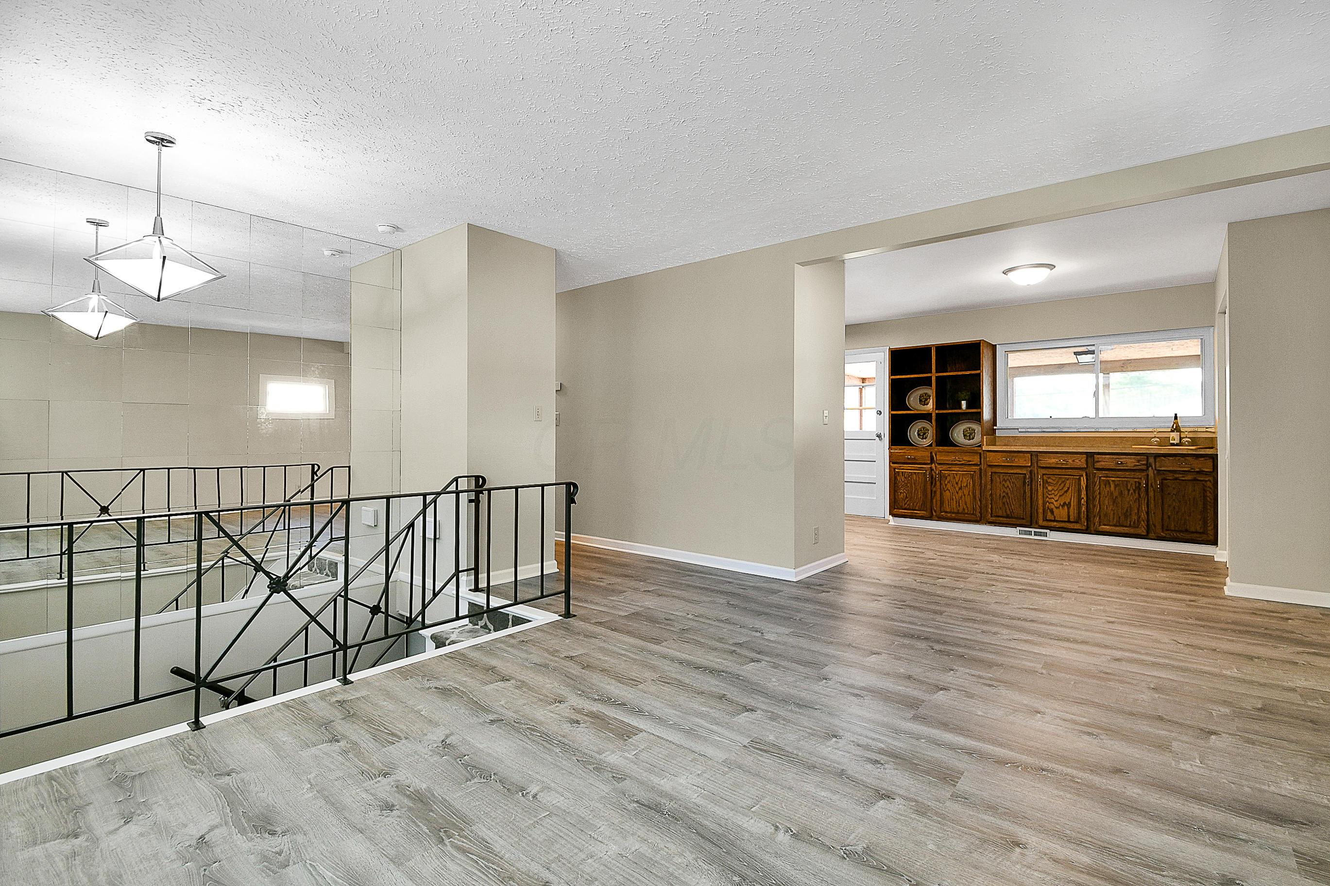 203 Lincolnshire Road Columbus, OH 43230 - Photo 6 of 35