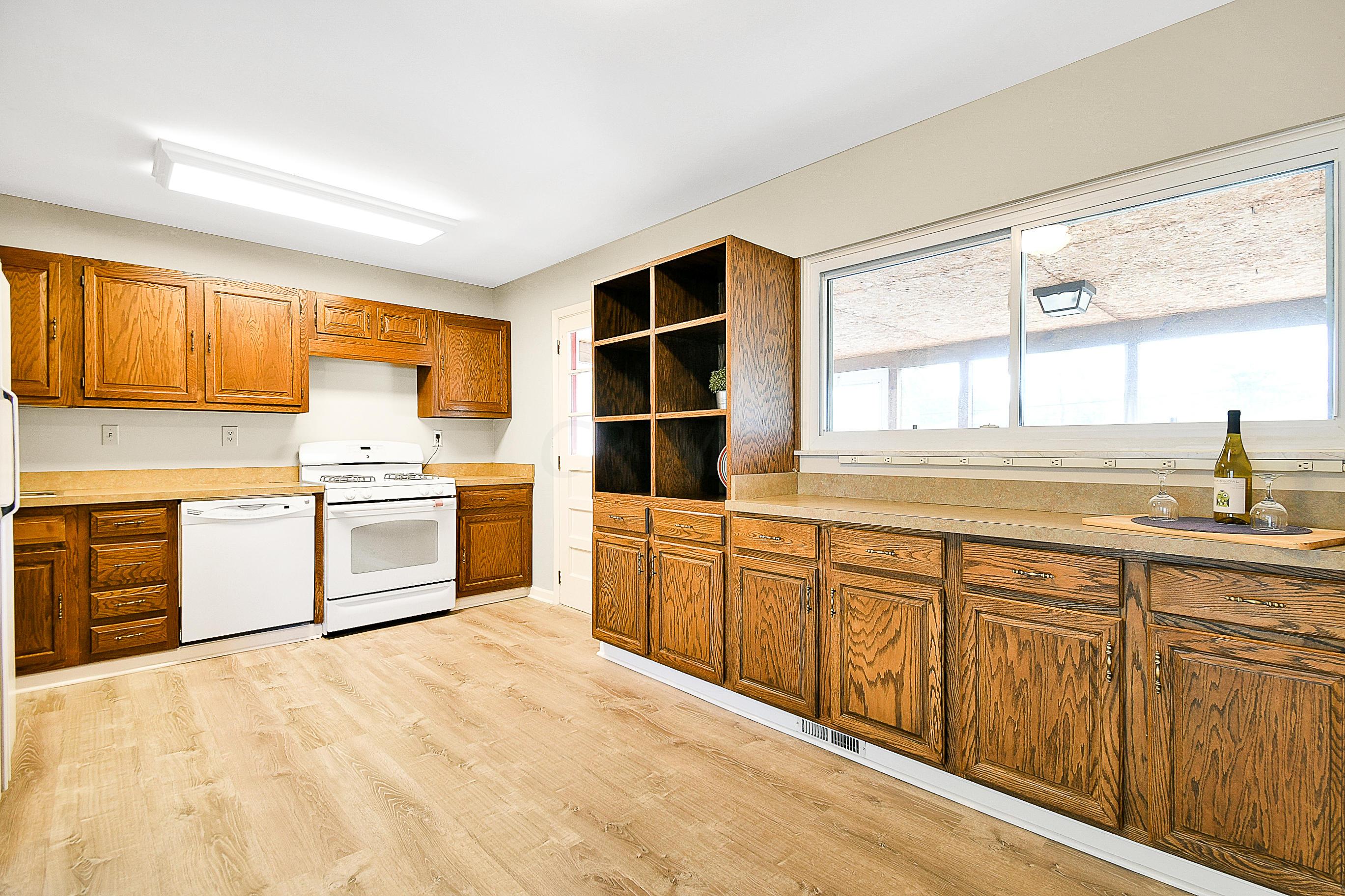 203 Lincolnshire Road Columbus, OH 43230 - Photo 7 of 35
