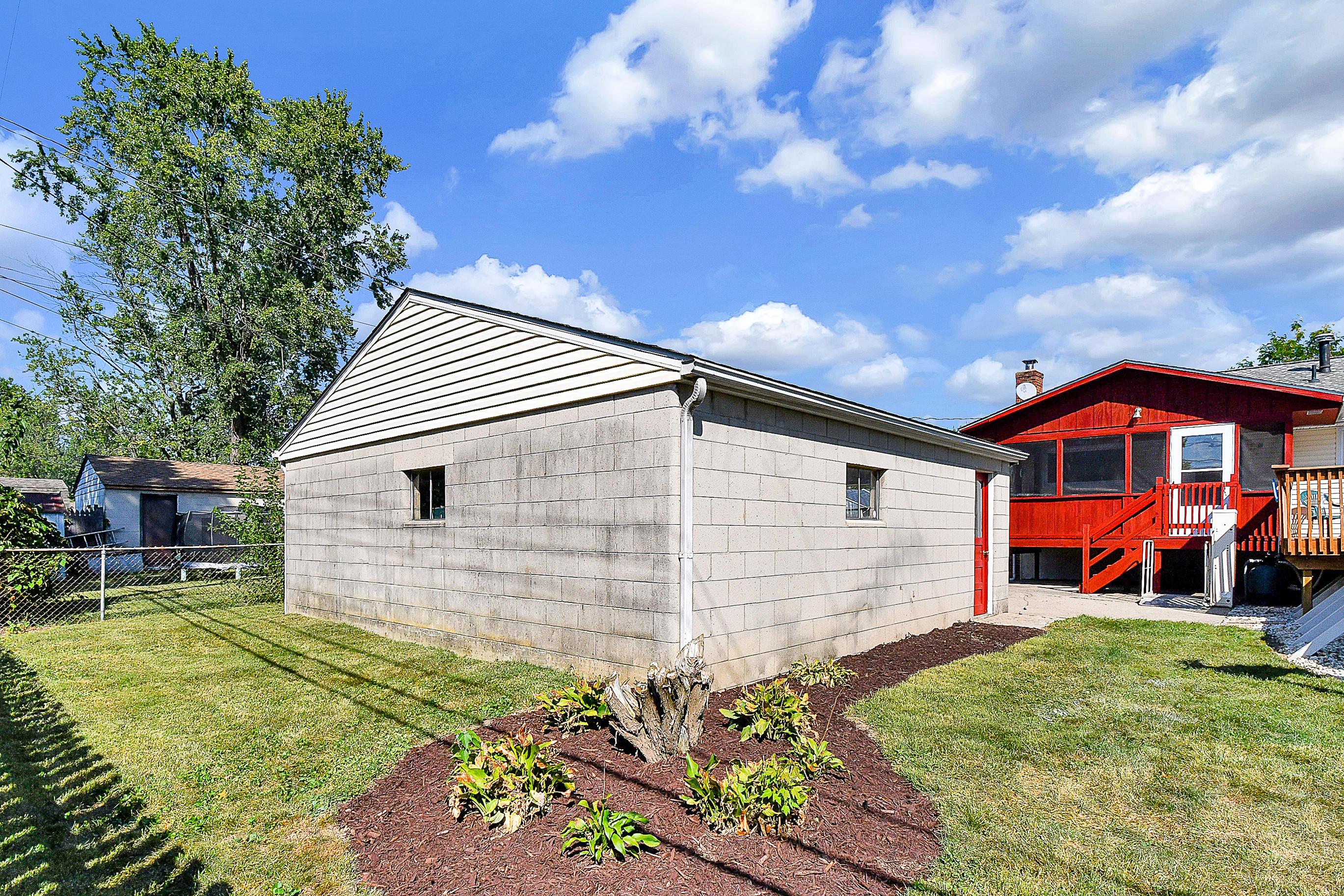 203 Lincolnshire Road Columbus, OH 43230 - Photo 8 of 35