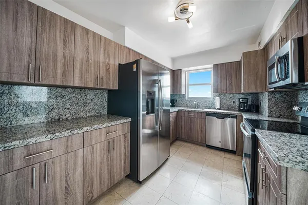 $4,850 | 5101 Collins Avenue, Unit 11B, Miami Beach, FL 33140