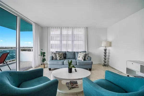 $4,850 | 5101 Collins Avenue, Unit 11B, Miami Beach, FL 33140