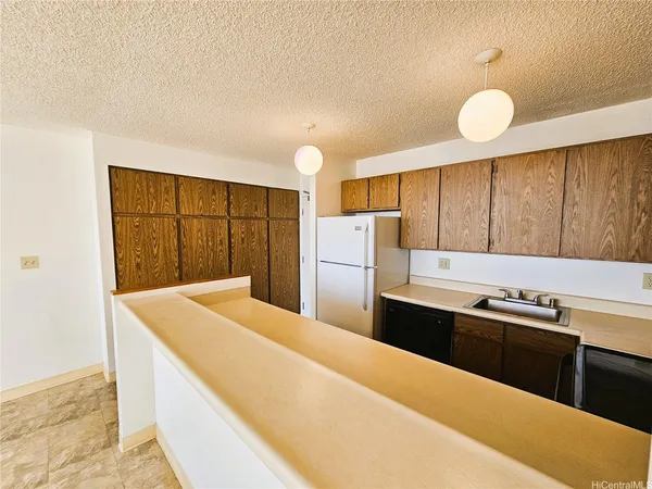 $2,400 | 98-402 Koauka Loop, Unit 1604, Aiea, HI 96701
