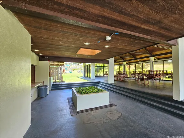 $2,400 | 98-402 Koauka Loop, Unit 1604, Aiea, HI 96701