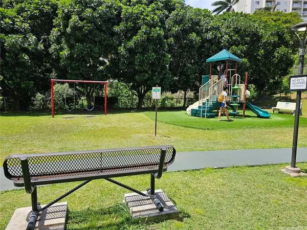 $2,400 | 98-402 Koauka Loop, Unit 1604, Aiea, HI 96701