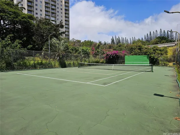 $2,400 | 98-402 Koauka Loop, Unit 1604, Aiea, HI 96701