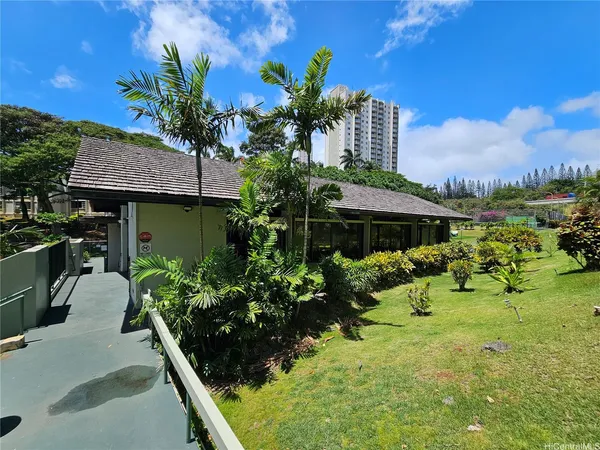 $2,400 | 98-402 Koauka Loop, Unit 1604, Aiea, HI 96701