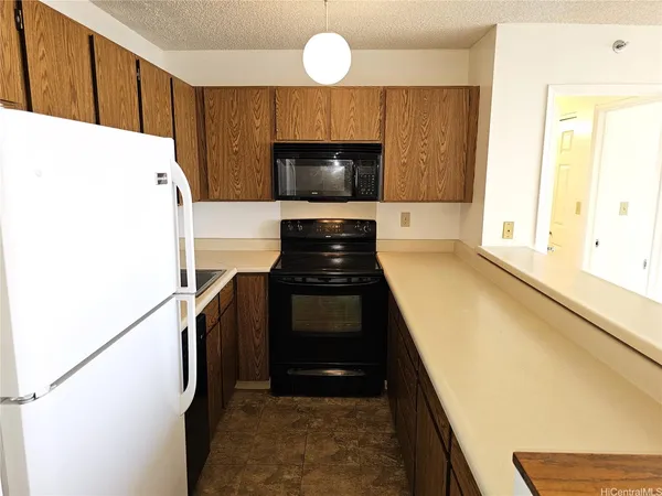 $2,400 | 98-402 Koauka Loop, Unit 1604, Aiea, HI 96701