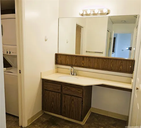 $2,400 | 98-402 Koauka Loop, Unit 1604, Aiea, HI 96701