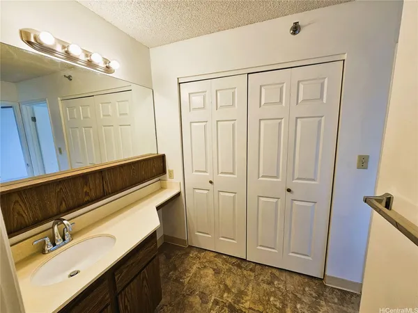 $2,400 | 98-402 Koauka Loop, Unit 1604, Aiea, HI 96701