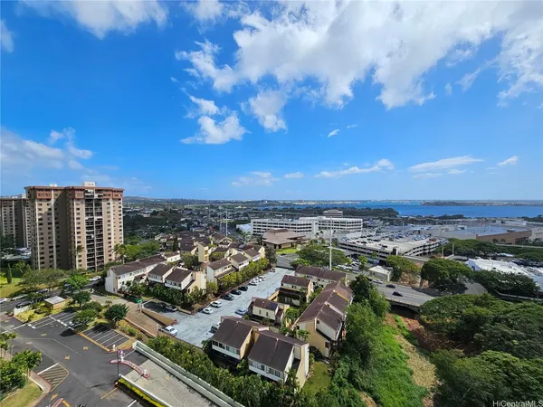 $2,400 | 98-402 Koauka Loop, Unit 1604, Aiea, HI 96701