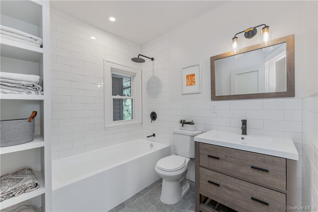 12 Risley Place New Rochelle, NY 10801 - Photo 19 of 26 Upstairs hall bathroom