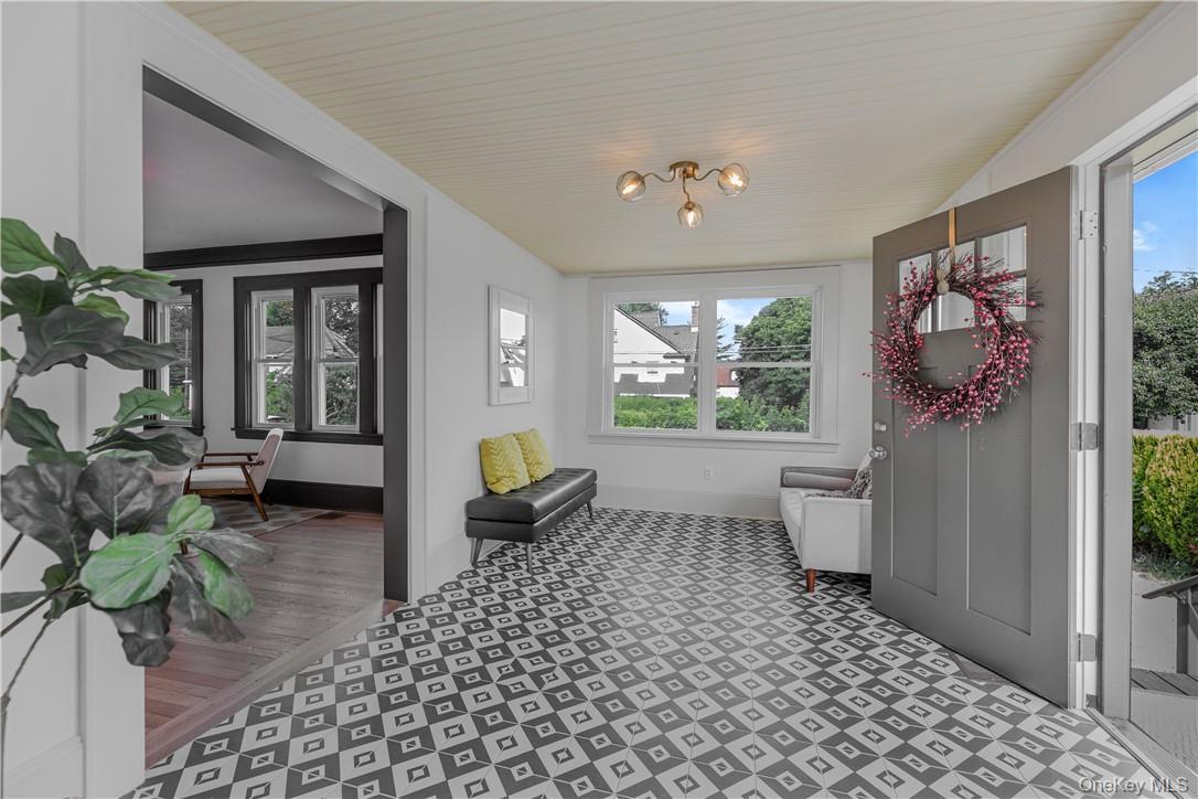 12 Risley Place New Rochelle, NY 10801 - Photo 3 of 26 Entrance foyer