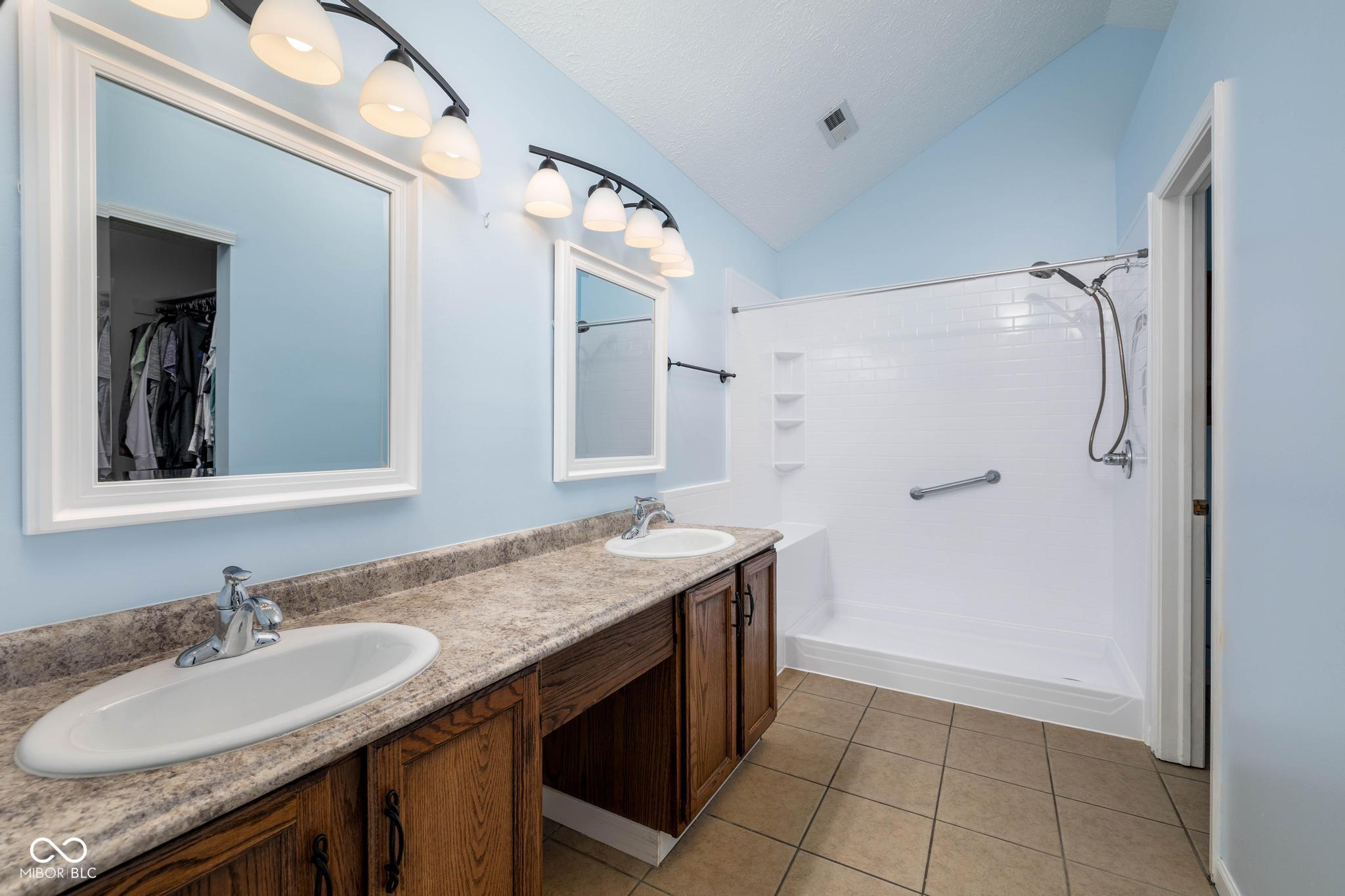 7721 Hollow Ridge Circle Indianapolis, IN 46256 - Photo 12 of 34