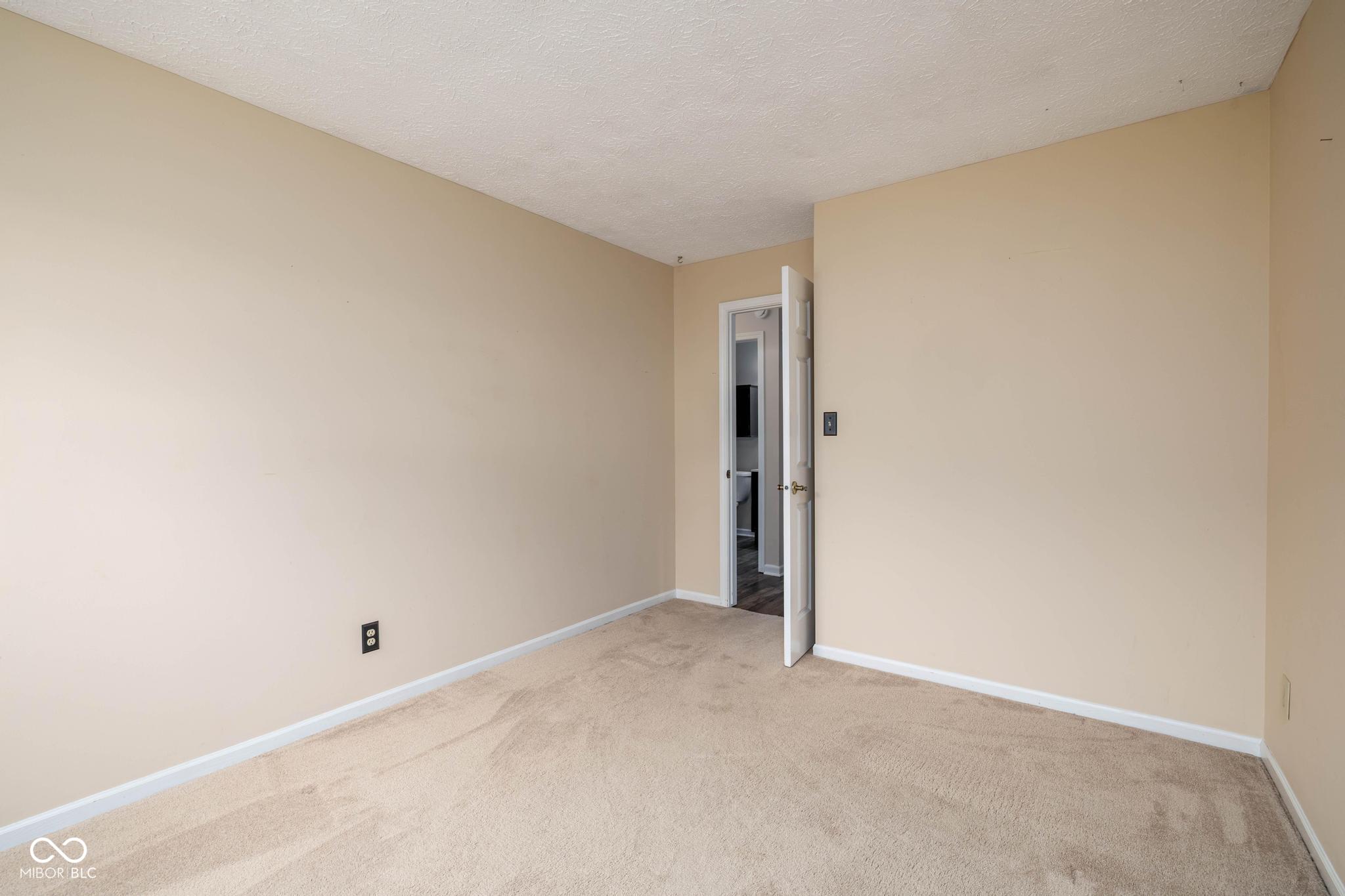 7721 Hollow Ridge Circle Indianapolis, IN 46256 - Photo 15 of 34