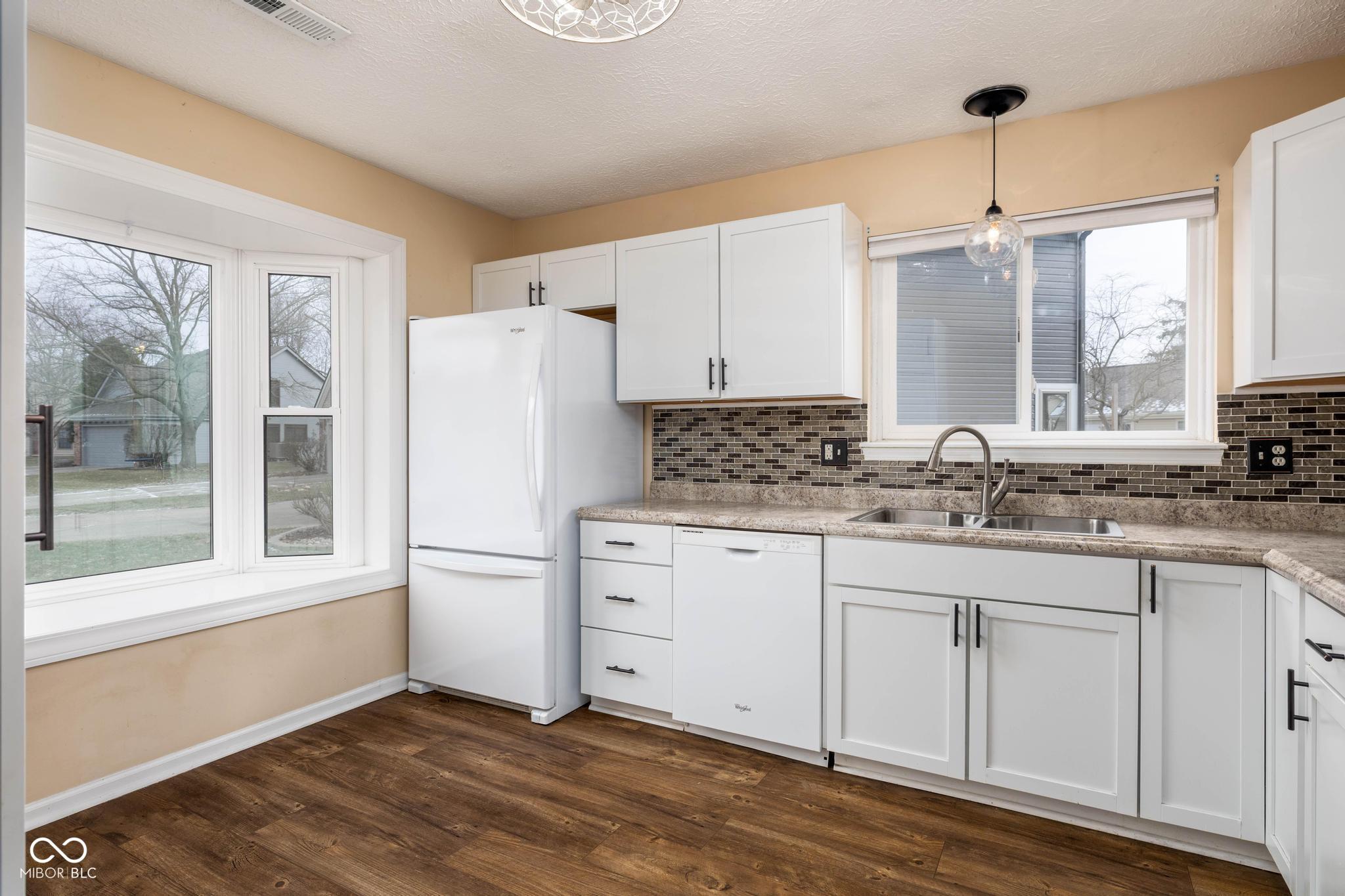 7721 Hollow Ridge Circle Indianapolis, IN 46256 - Photo 5 of 34