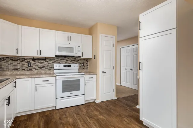 $315,000 | 7721 Hollow Ridge Circle, Indianapolis, IN 46256