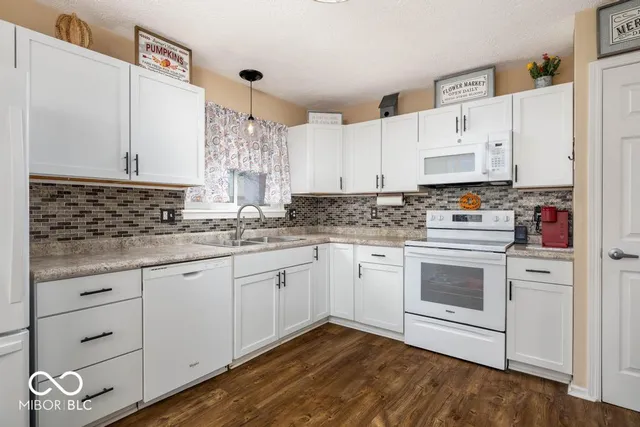 $315,000 | 7721 Hollow Ridge Circle, Indianapolis, IN 46256