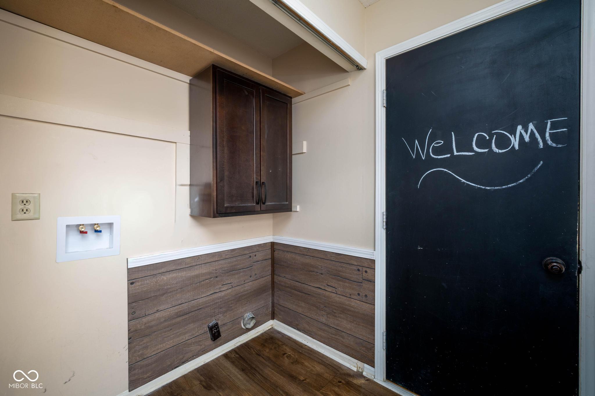 7721 Hollow Ridge Circle Indianapolis, IN 46256 - Photo 9 of 34