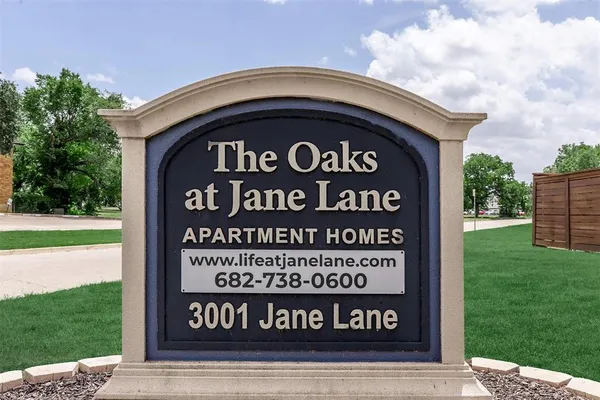 $1,260 | 3001 Jane Lane, Unit 302, Haltom City, TX 76117