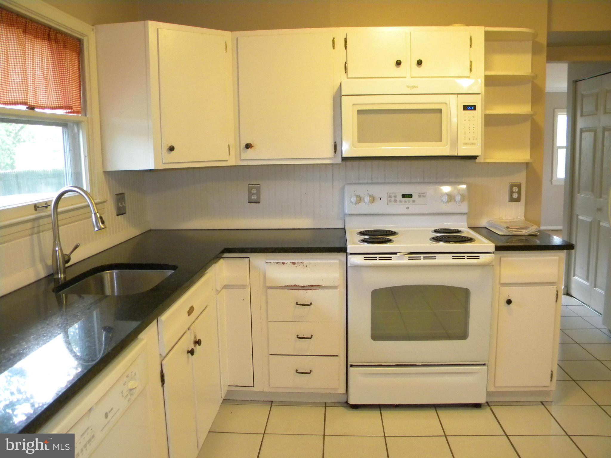 211 West Ash Road Sterling, VA 20164 - Photo 11 of 29 Kitchen